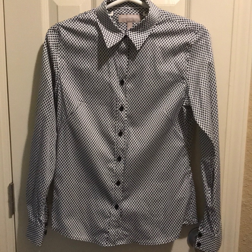 Woman’s Banana Republic button up top. Size 4